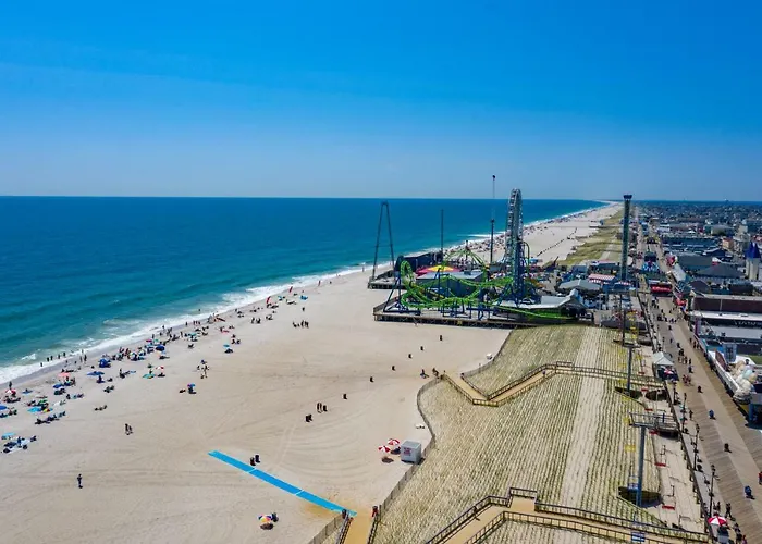 Boardwalk Hotel Charlee & Apartments Beach Hotel Oceanfront